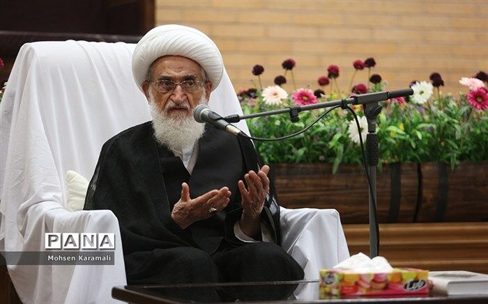 آیت‌الله نوری همدانی: آموزش‌وپرورش بازشناسی و بازشناساندن اسلام به دانش‌آموزان را مورد توجه قرار دهد