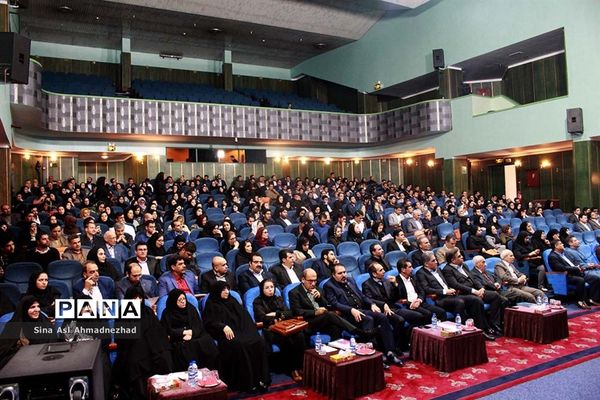 همایش خشونت علیه زنان در تالار پتروشیمی