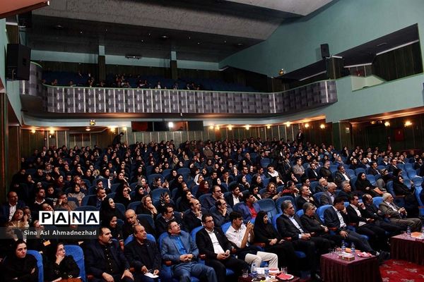 همایش خشونت علیه زنان در تالار پتروشیمی