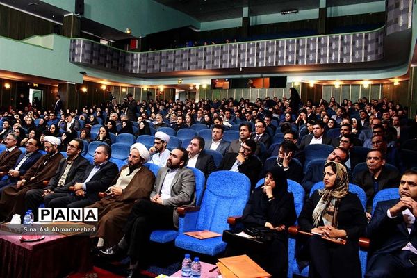 همایش خشونت علیه زنان در تالار پتروشیمی