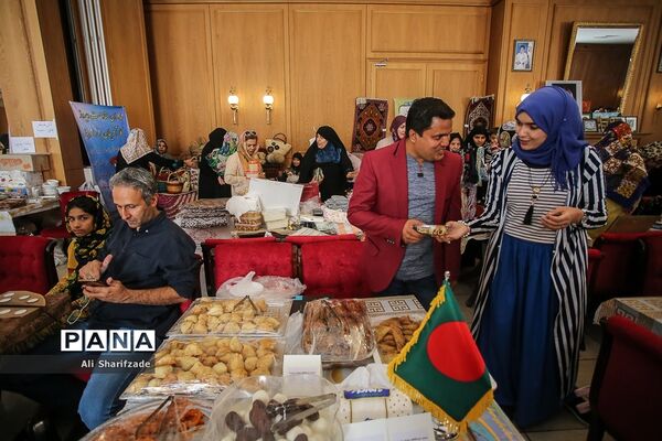 جشنواره غذا و صنایع دستی به میزبانی انجمن همسران سفرا و دیپلمات های وزرات خارجه