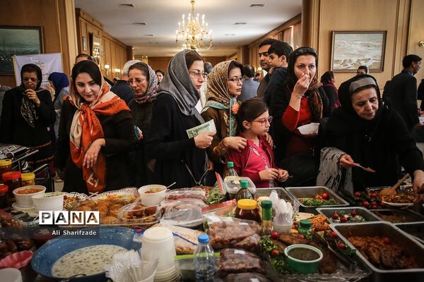 جشنواره غذا و صنایع دستی به میزبانی انجمن همسران سفرا و دیپلمات های وزرات خارجه