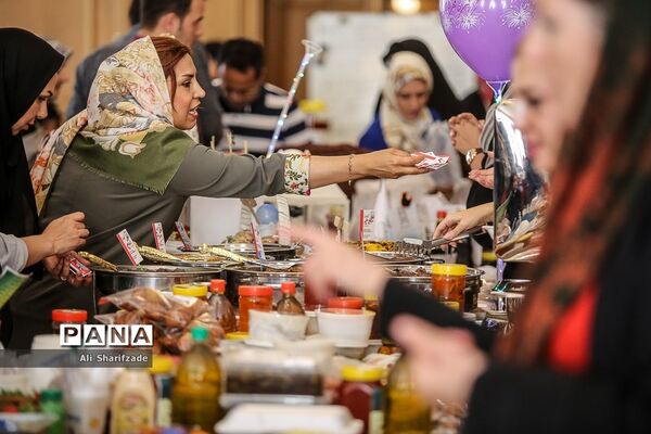 جشنواره غذا و صنایع دستی به میزبانی انجمن همسران سفرا و دیپلمات های وزرات خارجه