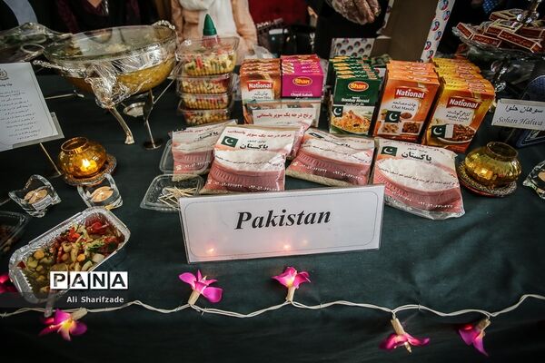 جشنواره غذا و صنایع دستی به میزبانی انجمن همسران سفرا و دیپلمات های وزرات خارجه
