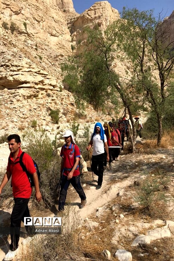 دره نوردی کوه نوردان فارس در«تنگه درزو اخند»