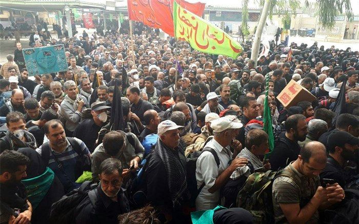 ازدحام زوار اربعین حسینی در پایانه مرزی مهران