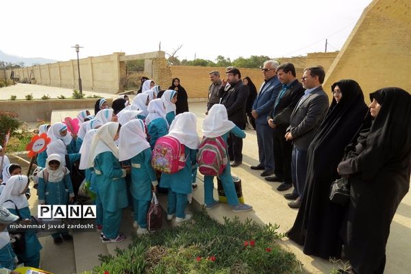 اجرای پیاده‌روی از «خانه تا مدرسه» به مناسبت هفته تربیت بدنی در نی ریز