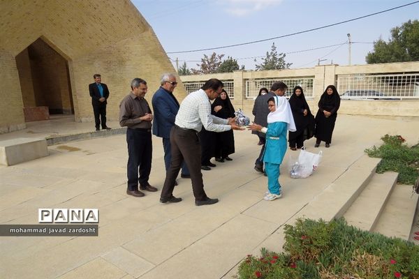 اجرای پیاده‌روی از «خانه تا مدرسه» به مناسبت هفته تربیت بدنی در نی ریز