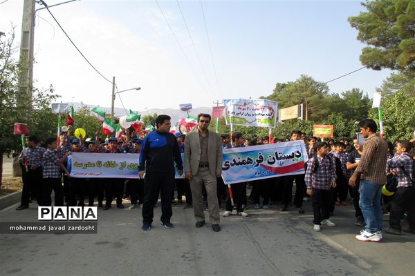 اجرای پیاده‌روی از «خانه تا مدرسه» به مناسبت هفته تربیت بدنی در نی ریز