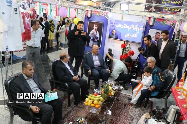 افتتاح نمایشگاه هفته تربیت بدنی و ورزش در ارومیه