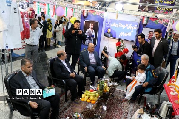 افتتاح نمایشگاه هفته تربیت بدنی و ورزش در ارومیه