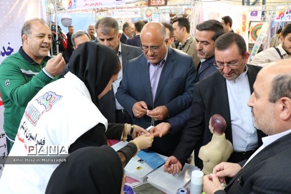 افتتاح نمایشگاه هفته تربیت بدنی و ورزش در ارومیه