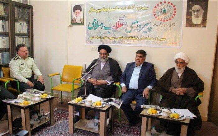 با لطف خداوند متعال شاهد افول آمریکا در جهان هستیم