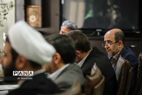 اولین جلسه ستاد مرکزی مدارس شاهد