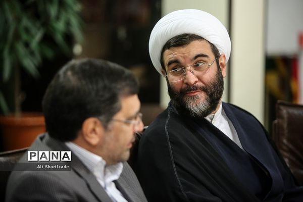 اولین جلسه ستاد مرکزی مدارس شاهد