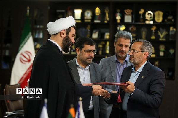 اولین جلسه ستاد مرکزی مدارس شاهد