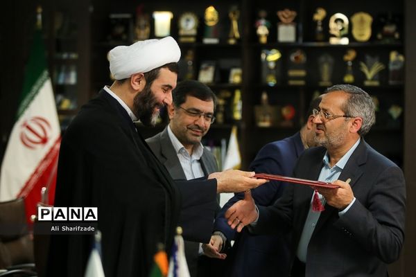 اولین جلسه ستاد مرکزی مدارس شاهد