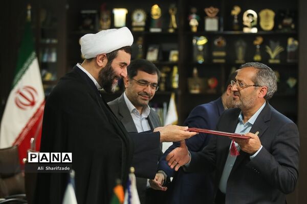 اولین جلسه ستاد مرکزی مدارس شاهد
