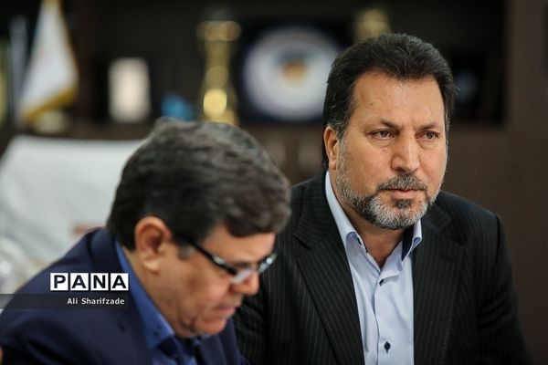 اولین جلسه ستاد مرکزی مدارس شاهد