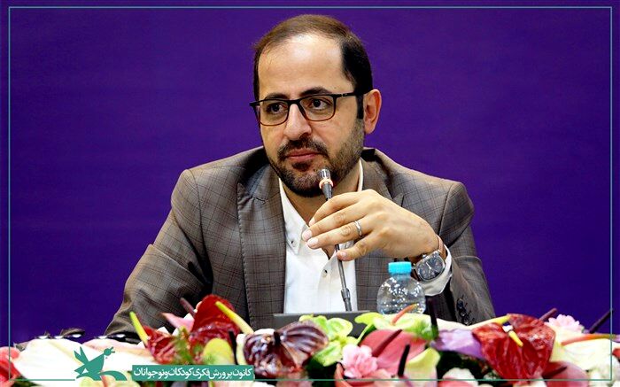 فاضل نظری:  سرود، هنری فاخر و بیان‌کننده احساس‌های جمعی و ملی است