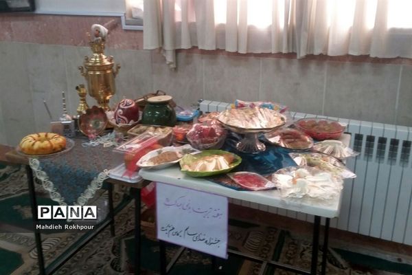 برگزاری جشنواره غذای سالم دردبیرستان فخرالزمان قریب