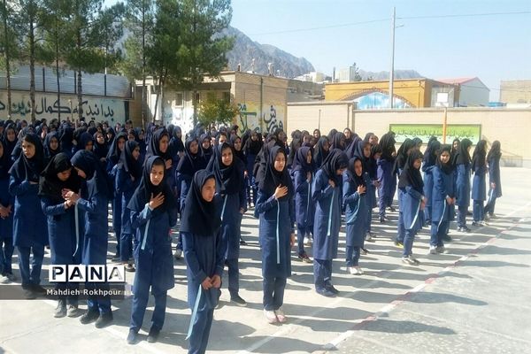 برگزاری جشنواره غذای سالم دردبیرستان فخرالزمان قریب