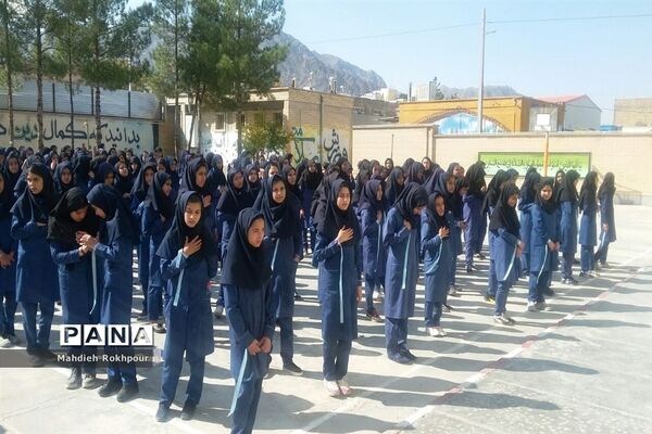 برگزاری جشنواره غذای سالم دردبیرستان فخرالزمان قریب
