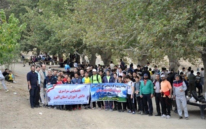 به مناسبت گرامیداشت هفته تربیت بدنی همایش کوهپیمایی دانش آموزان برگزار شد
