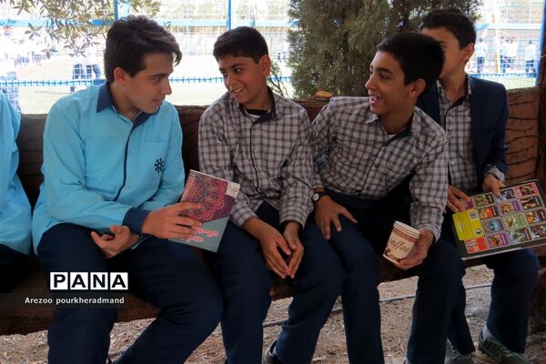 برپایی بازارچه فرهنگی کتاب در دبیرستان شهید صدوقی دوره اول ناحیه 2 یزد