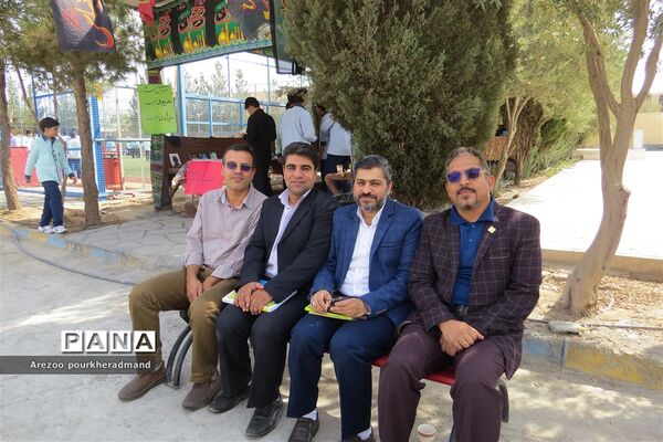 برپایی بازارچه فرهنگی کتاب در دبیرستان شهید صدوقی دوره اول ناحیه 2 یزد