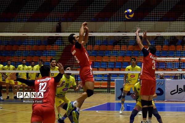 دیدار تیم های والیبال شهرداری تبریز و کاله آمل