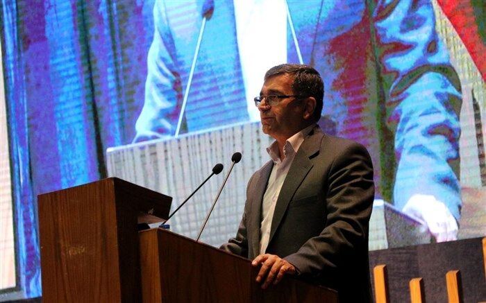 موفقیت در زندگی باید جایگزین موفقیت در آموزش صرف شود