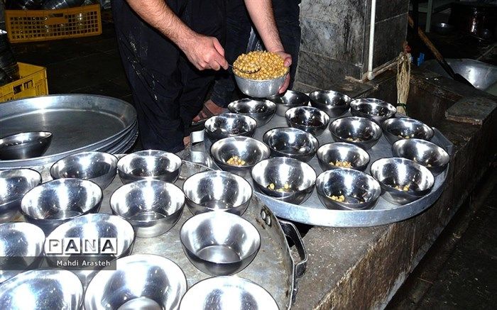 توزیع روزانه 3هزار غذای گرم بین زائران اربعین در موکب نمازخانه راه کربلا