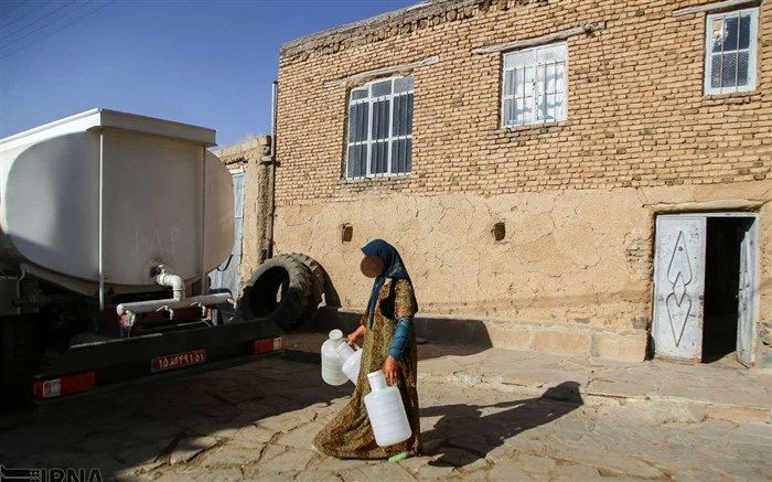 اهالی روستای احمد آباد دیواندره  امسال نیز  با کمبود آب آشامیدنی  دست پنجه نرم می کنند