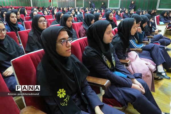 گرامیداشت اربعین حسینی در دبیرستان دخترانه فرزانگان دوره اول ناحیه 2 یزد