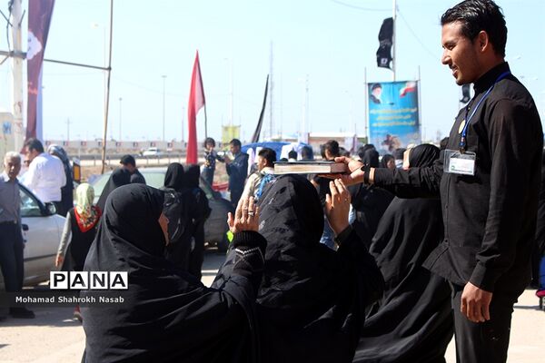 خدمات رسانی به زائرین اربعین در مرز شلمچه