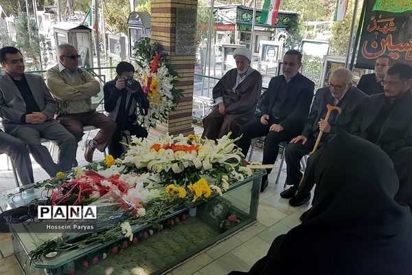 ادای احترام وزیر آموزش و پرورش به مقام شهید محمد حسین فهمیده