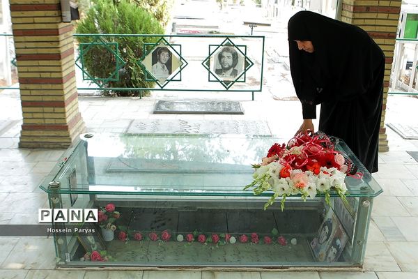 ادای احترام وزیر آموزش و پرورش به مقام شهید محمد حسین فهمیده