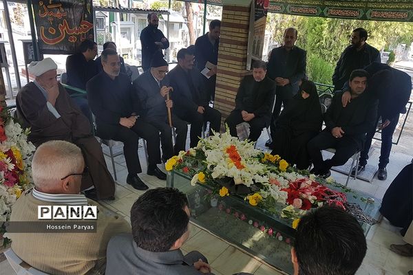 ادای احترام وزیر آموزش و پرورش به مقام شهید محمد حسین فهمیده