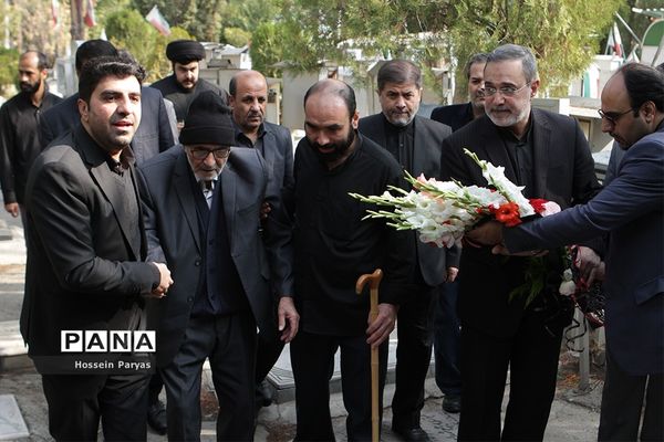 ادای احترام وزیر آموزش و پرورش به مقام شهید محمد حسین فهمیده
