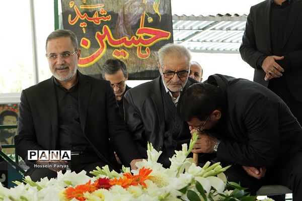 ادای احترام وزیر آموزش و پرورش به مقام شهید محمد حسین فهمیده