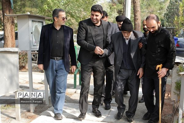 ادای احترام وزیر آموزش و پرورش به مقام شهید محمد حسین فهمیده