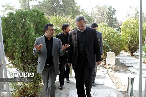 ادای احترام وزیر آموزش و پرورش به مقام شهید محمد حسین فهمیده