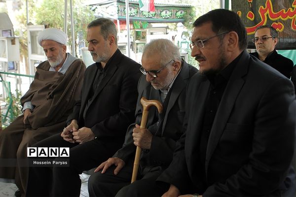 ادای احترام وزیر آموزش و پرورش به مقام شهید محمد حسین فهمیده