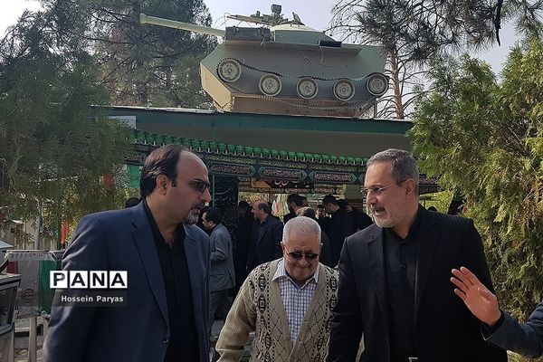 ادای احترام وزیر آموزش و پرورش به مقام شهید محمد حسین فهمیده