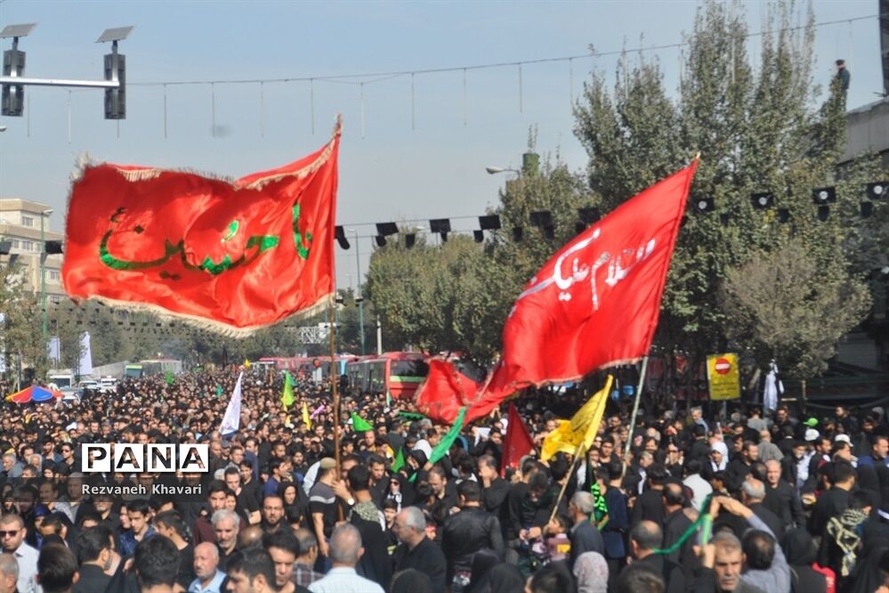 شورحسینی در راهپیمایی  جاماندگان اربعین حسینی