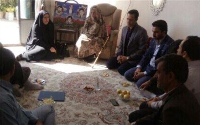 تجلیل از خانواده های شهدای ورزشکار پیشوا به مناسبت گرامیداشت هفته تربیت بدنی