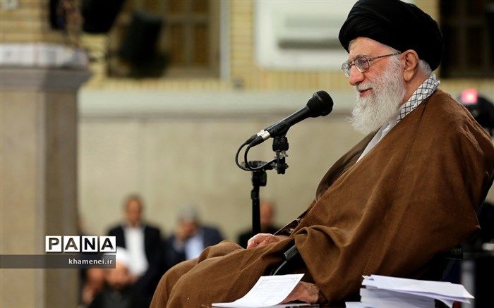 رهبر انقلاب: مسئولان جز در موارد نظامی و امنیتی، هیچ رازی را از مردم پنهان نکنند