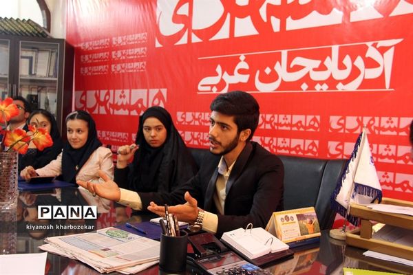 حضور نمایندگان مجلس دانش‌آموزی آذربایجان غربی در دفتر روزنامه همشهری