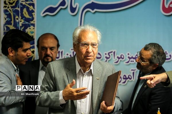 انعقاد تفاهم‌نامه احداث و تجهیز مراکز دارالقرآن الکریم وزارت آموزش و پرورش